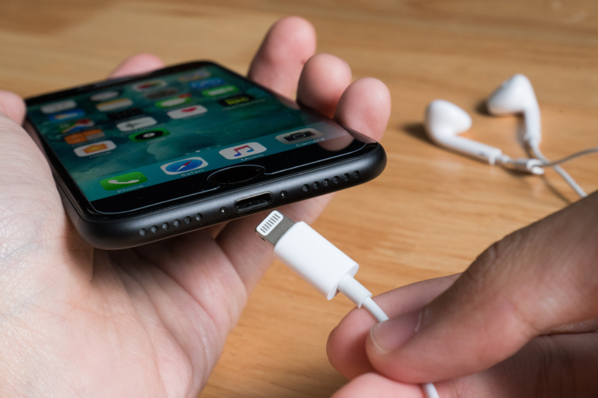 Apple นับถอยหลังปิดตำนานพอร์ต Lightning ?