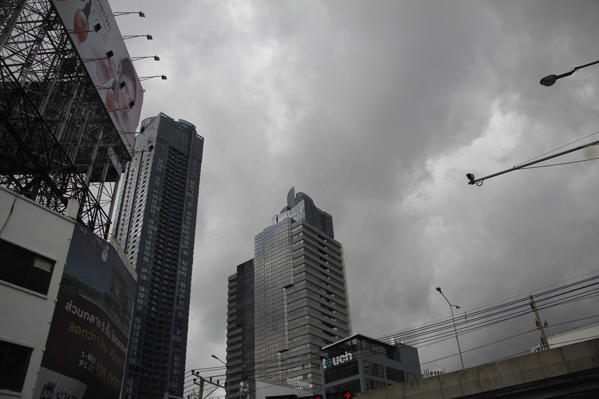 กรมอุตุฯ เตือน 48 จังหวัด รวม กทม. รับมือฝนตกหนัก วันนี้ (26 ก.ย.)