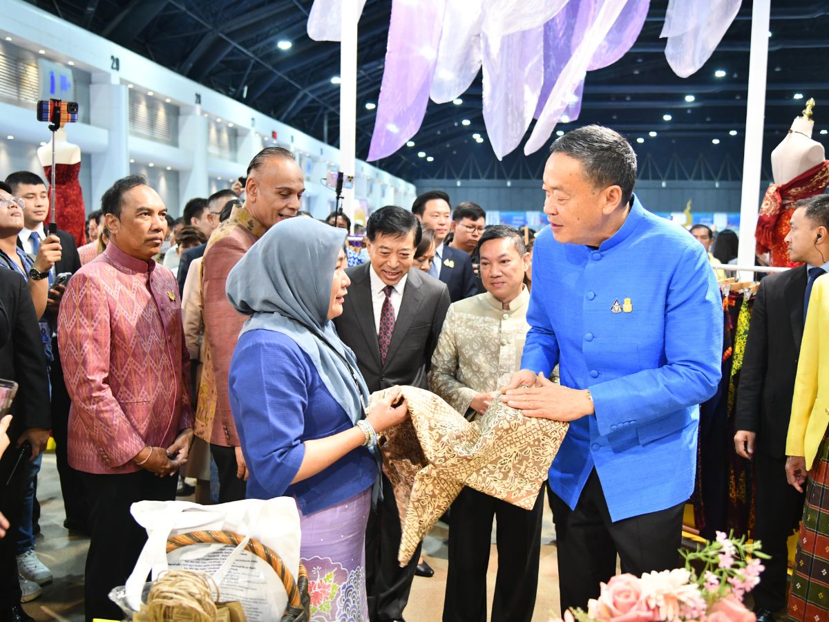 เศรษฐา เยี่ยมชมงาน OTOP Midyear 2023 มุ่งส่งเสริม Soft Power