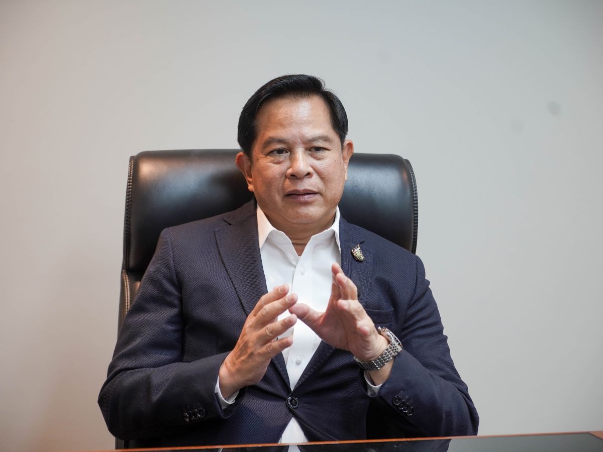 รมว.พลังงานลุยลดราคาน้ำมัน-ไฟฟ้า แง้มเตรียมเปิดนำเข้า ‘น้ำมันสำเร็จรูปเสรี’