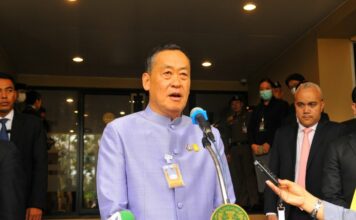 นายเศรษฐา ทวีสิน