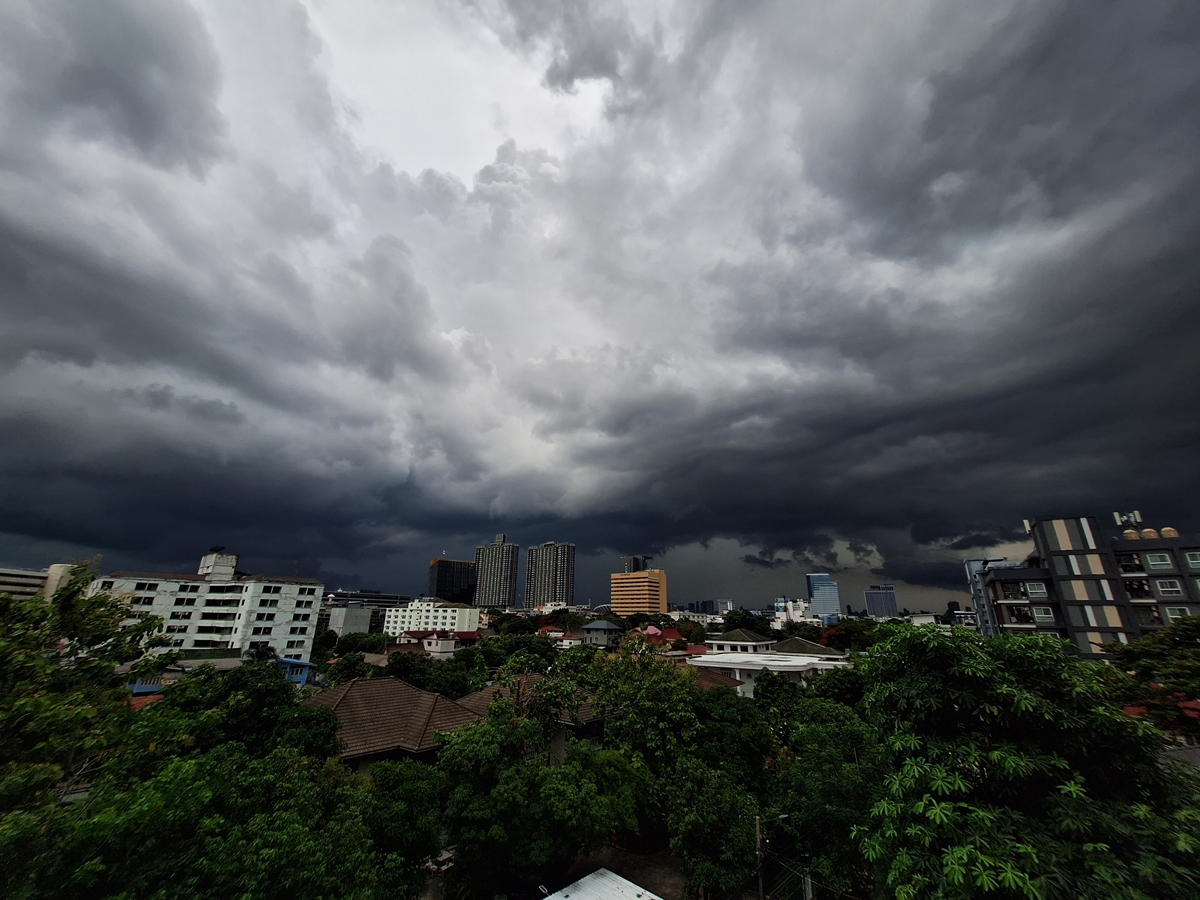 สภาพอากาศวันนี้ (15 ต.ค.) ทุกภาคมีฝน กทม. 60% ของพื้นที่