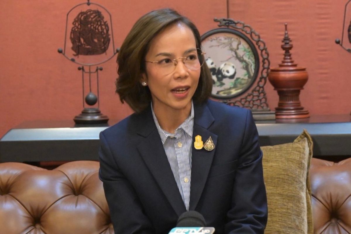 พิมพ์ภัทรา รมว.อุตฯ กล่อมชาวไร่ รอชงนายกฯ แก้ปัญหาค่าตัดอ้อยสด 8 พันล้าน