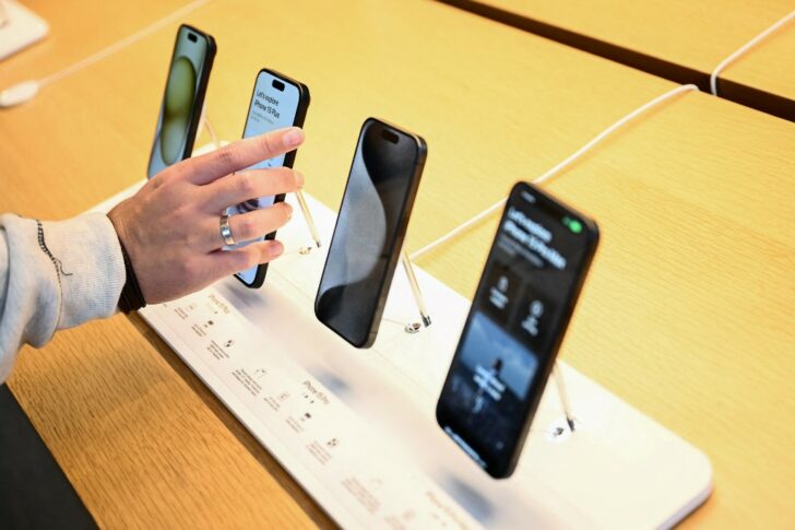 iPhone 15 iPhone 15