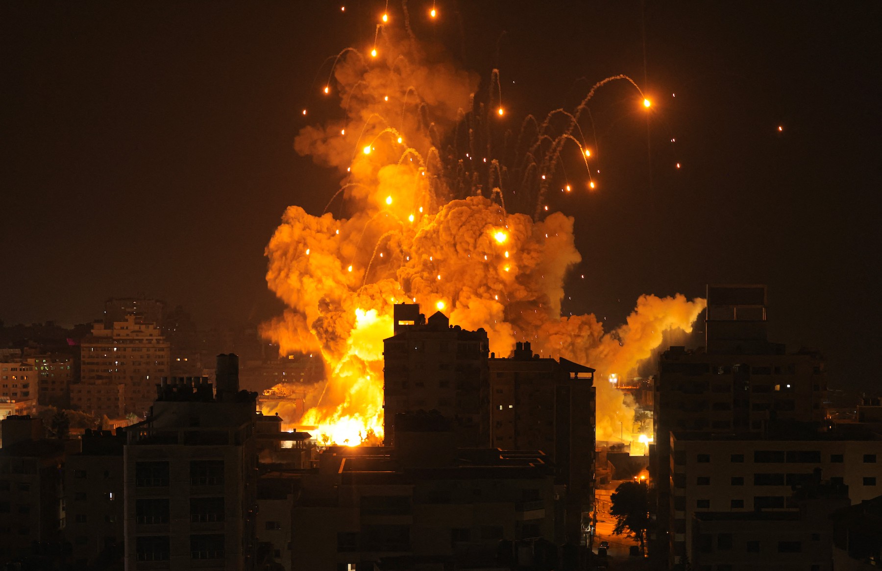 ภาพเมืองกาซาระหว่างการโจมตีทางอากาศของอิสราเอลวันที่ 8 ตุลาคม 2023