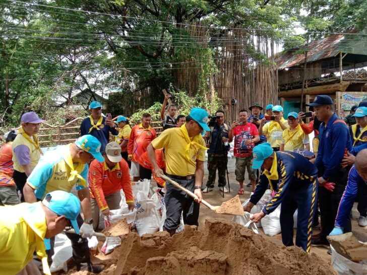 1 กรมชลประทาน ป้องกันน้ำไหลเข้าชุมชนท่าก่อไผ่