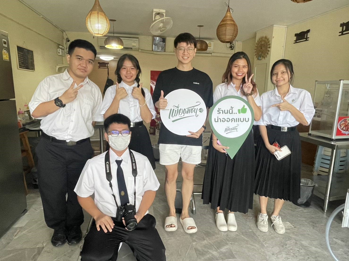 ไอคอนสยาม จัดนิทรรศการแสดงผลงานนักศึกษา สร้างตราสัญลักษณ์ร้านค้า