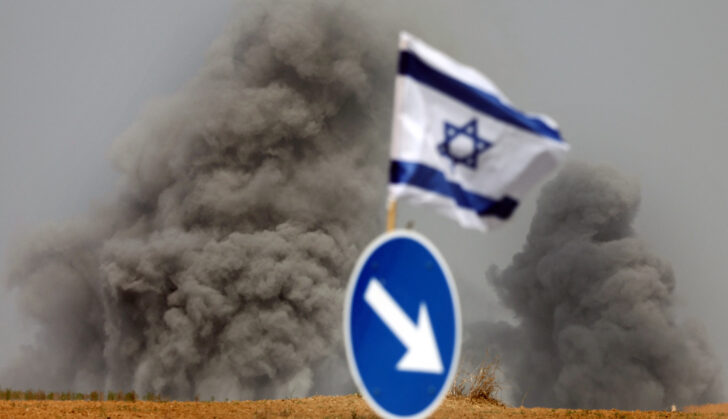 กลุ่มควันลอยขึ้นเหนือฉนวนกาซาทางตอนเหนือภายหลังการโจมตีของอิสราเอล ภาพถ่ายจากเมือง Sderot ทางตอนใต้ของอิสราเอ วันที่ 23 ตุลาคม 2023
