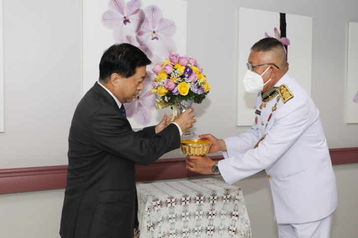 โรงพยาบาลจุฬาลงกรณ์ ในหลวง พระราชินี ทรงห่วงใย พระราชทานตะกร้าสิ่งของผู้ที่ได้รับบาดเจ็บ