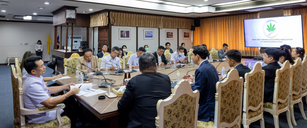 ู้ประกอบการพืชกัญชง-กัญชา พบ รมว.สาธารณสุข 