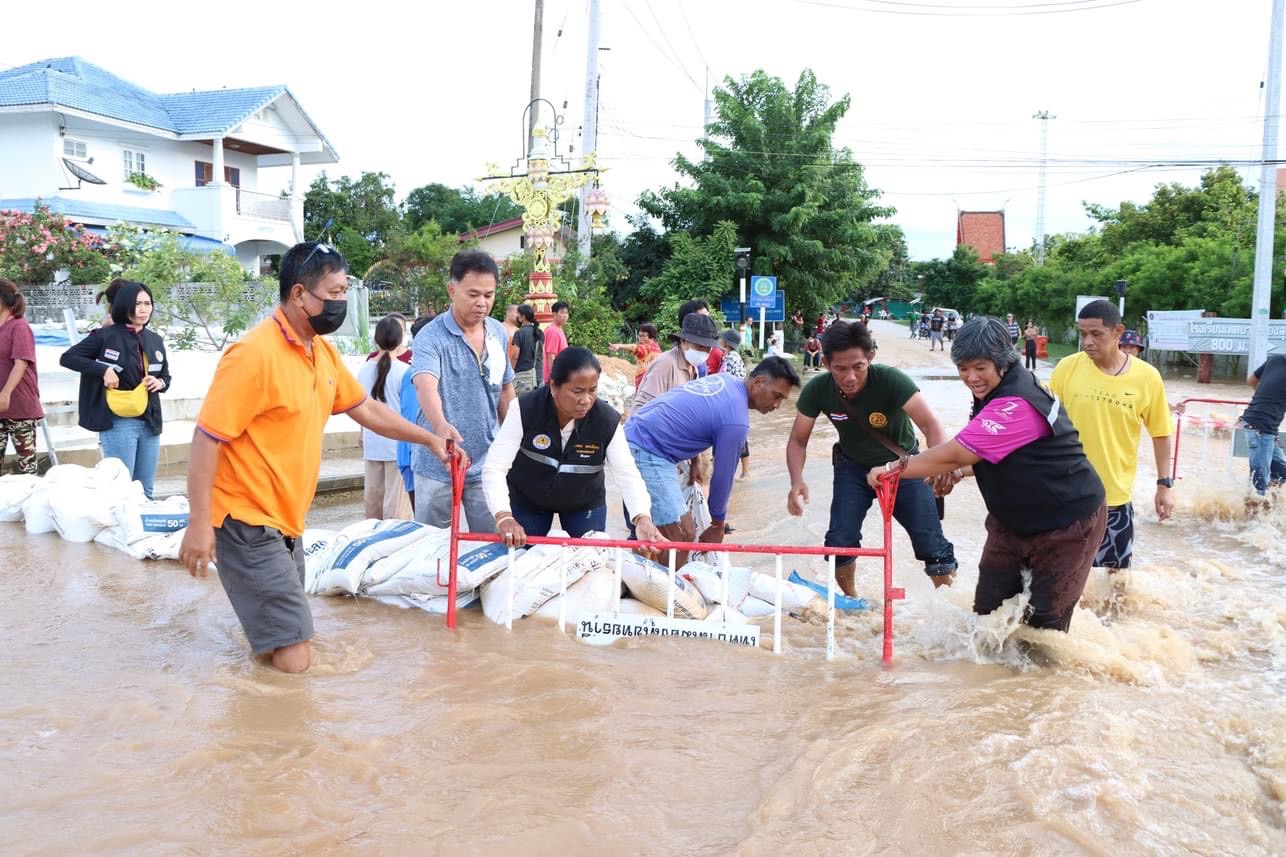 4 อ่างเก็บน้ำหลัก เมืองสุโขทัยวิกฤต น้ำล้นสปิลเวย์หลายอำเภอ เร่งระบาย