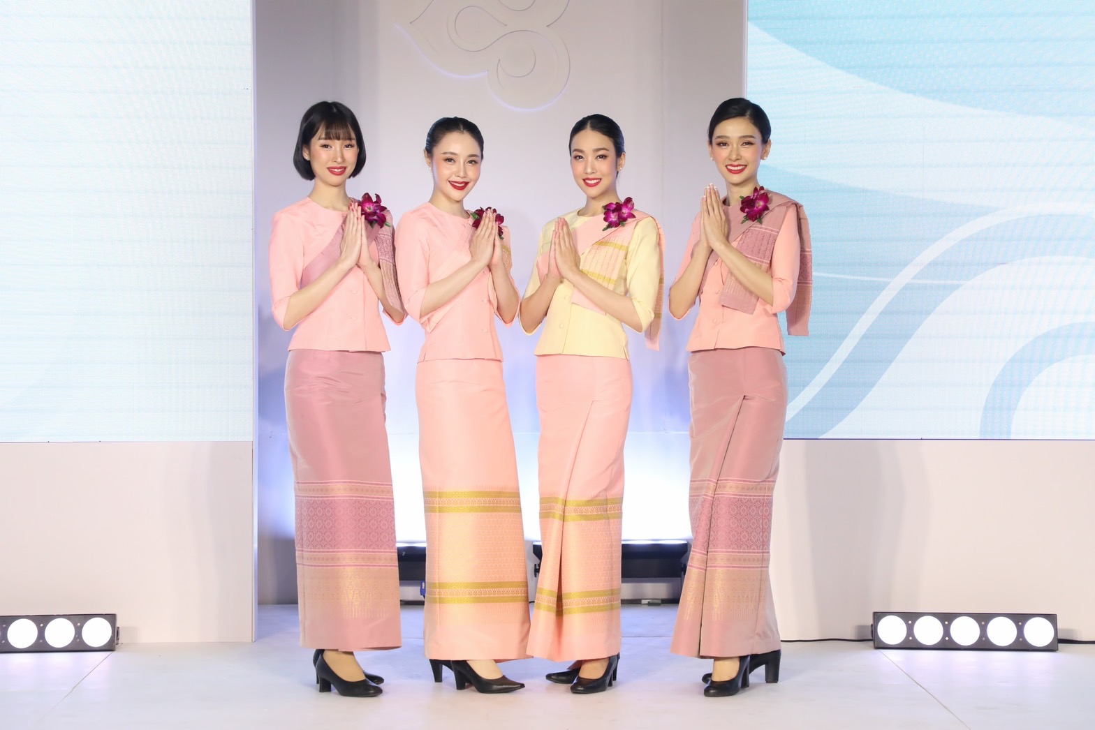 ชุดแอร์การบินไทย