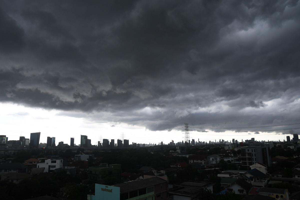 กรมอุตุฯเตือน ฝนตกหนัก 39 จังหวัด กรุงเทพฯร้อยละ 70