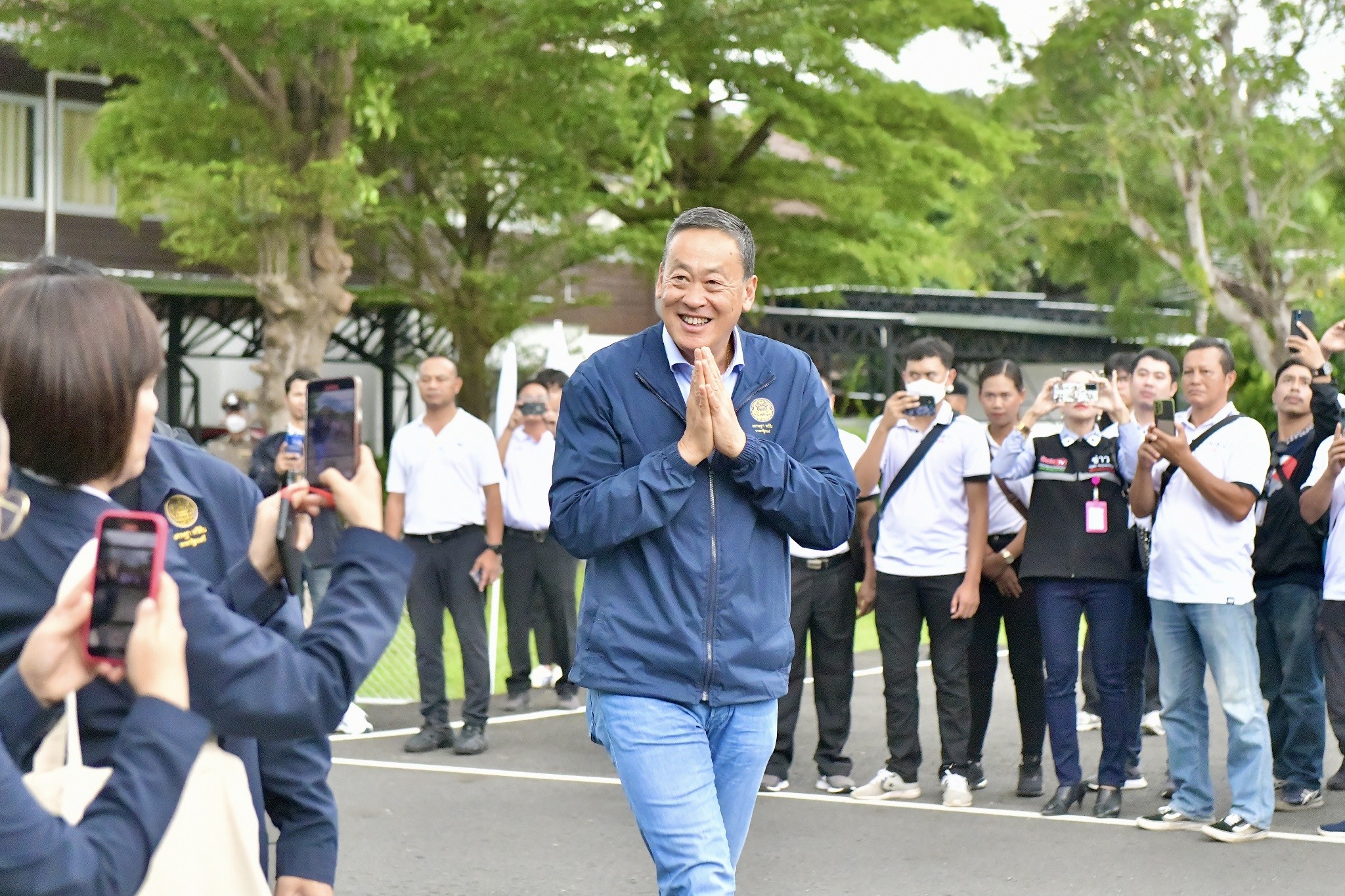 เศรษฐา ทวีสิน