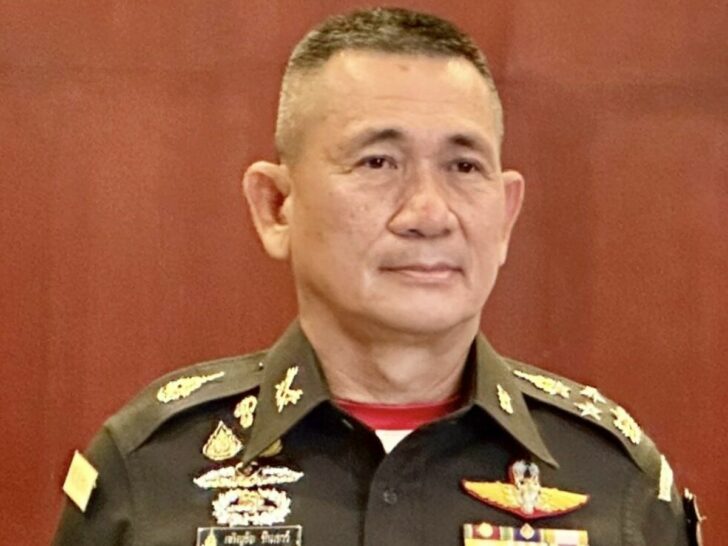 พล.อ.เจริญชัย หินเธาว์ 
