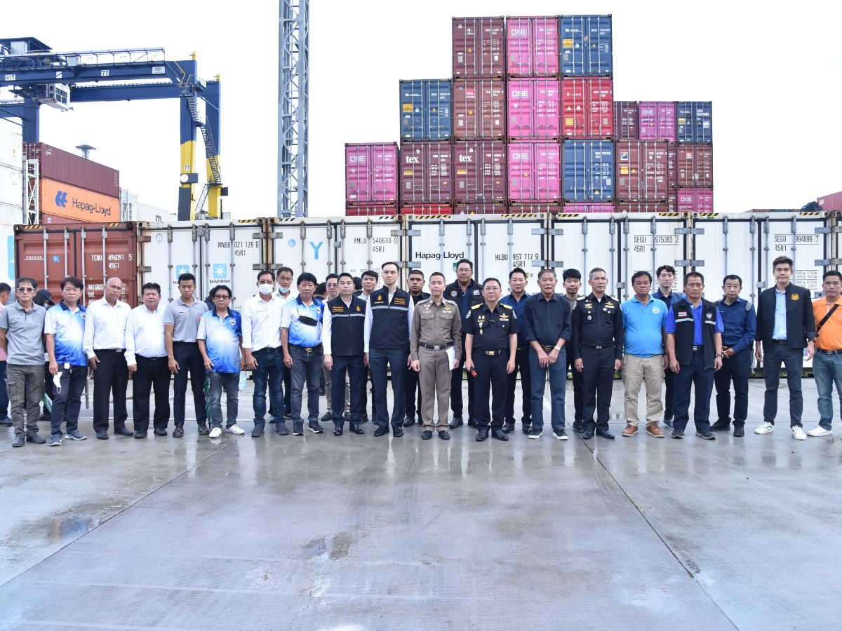 ชาวบ้านสระแก้วค้านฝังหมูเถื่อน 140 ตู้ กรมปศุสัตว์นำทีมตรวจสอบตู้-เร่งหาที่ฝั่งใหม่