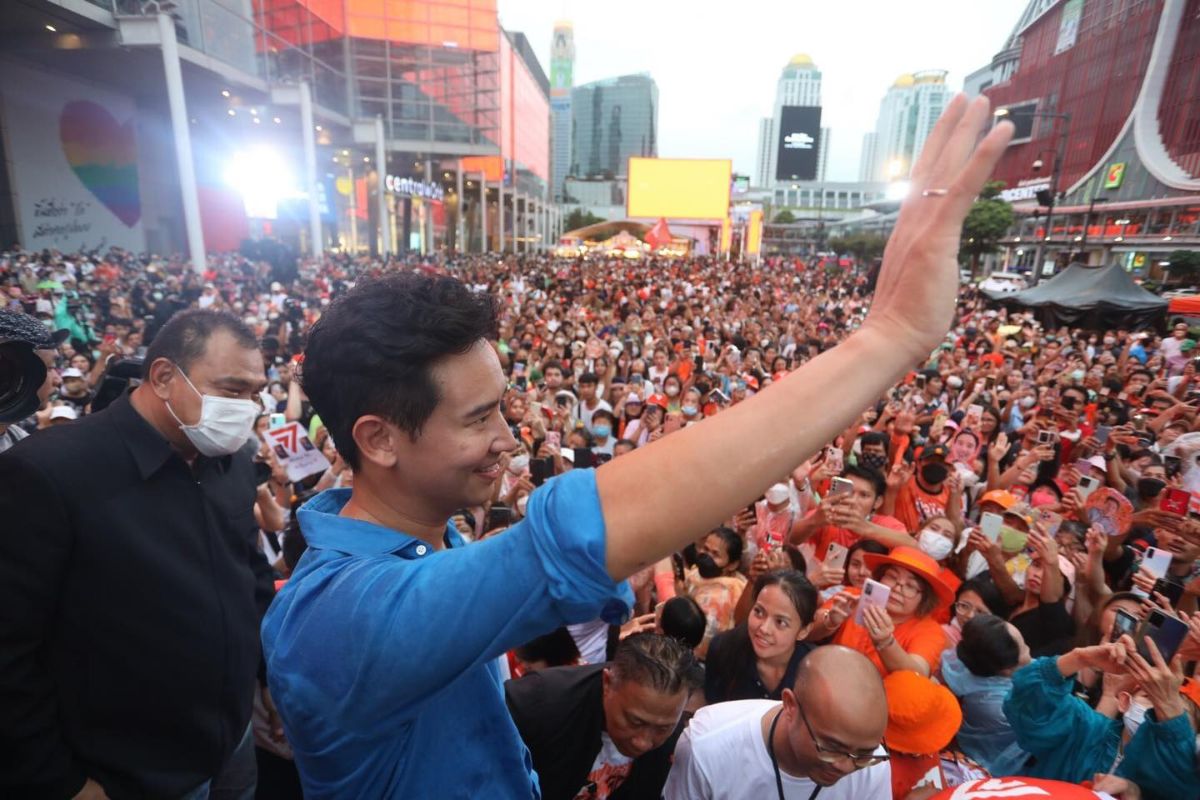 ศาลรัฐธรรมนูญ ยังไม่ฟัน “พิธา” ถือหุ้นไอทีวี-ก้าวไกล ปม ม.112