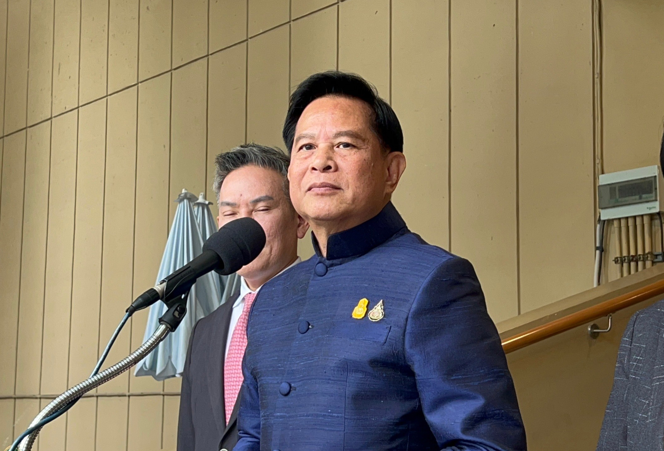 พีระพันธุ์ ตั้งเป้า ลดเบนซิน 2.50 บาทต่อลิตร เป็นของขวัญปีใหม่คนไทย