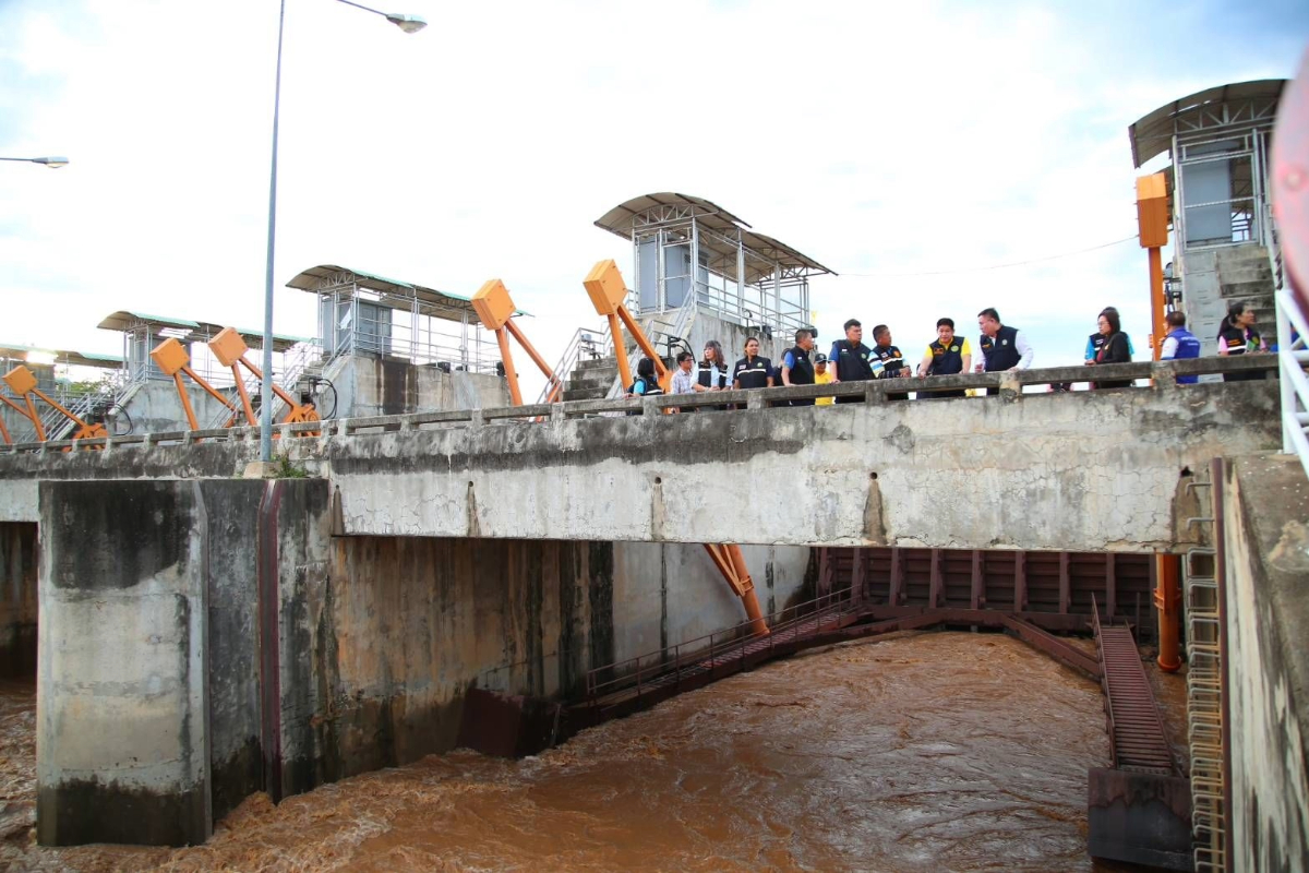 น้ำท่วม 3 จังหวัด 22 อำเภอเสียหาย ธรรมนัส ลงพื้นที่ช่วยเหลือด่วน