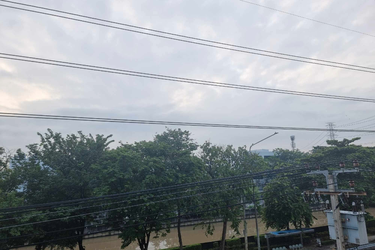 สภาพอากาศวันนี้ (30 ต.ค.) กทม.เตรียมรับมือฝนหนัก ร้อยละ 70 ของพื้นที่