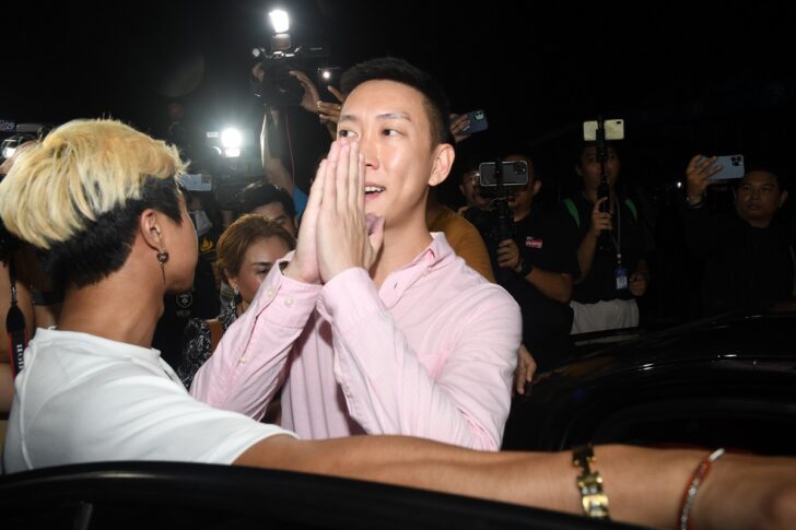 เบนซ์ เรซวิ่ง อัครกิตติ์ วรโรจน์เจริญเดช หรือ เบนซ์ เรซซิ่ง