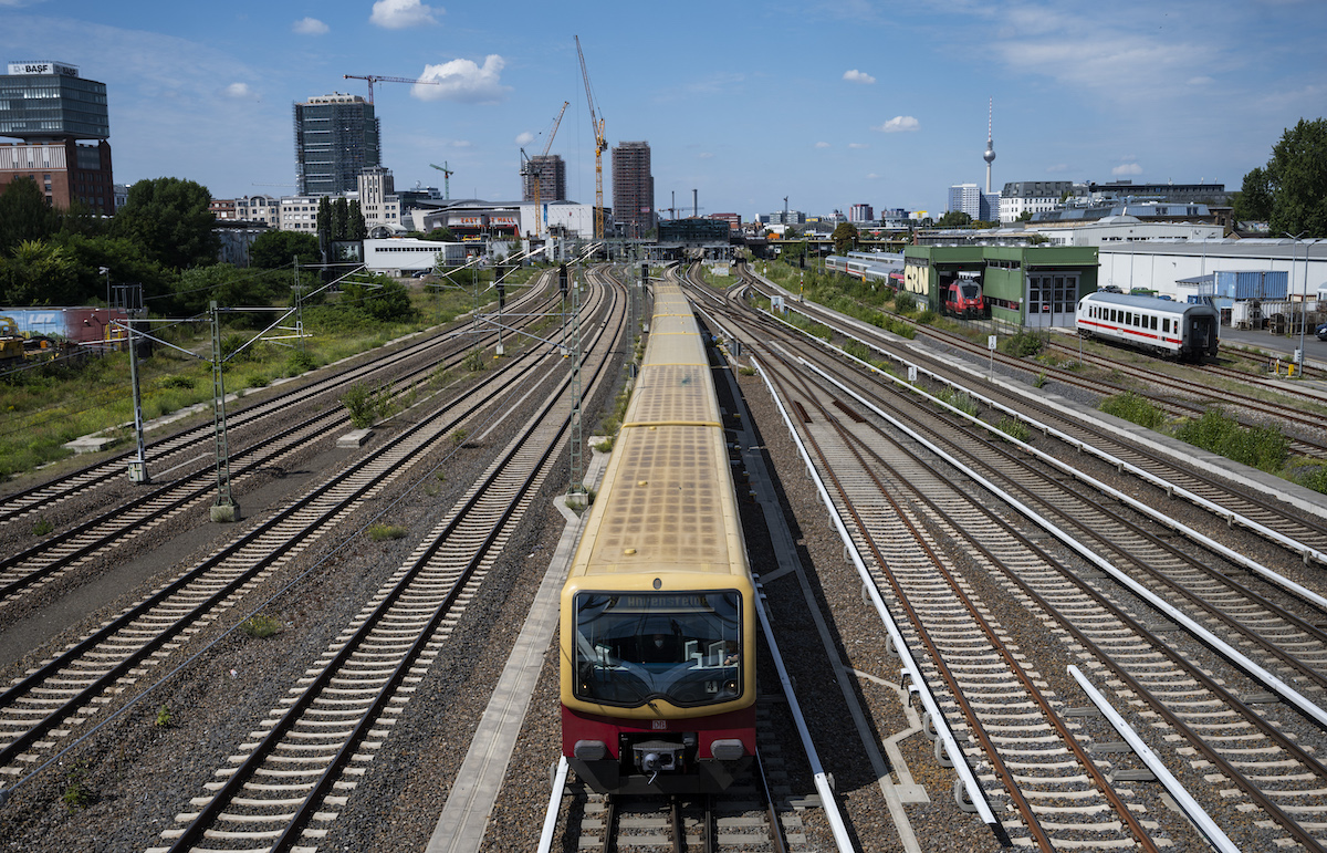 เบอร์ลินโบกมือลา-เลิกใช้ S-Bahn Baureihe 485 รถไฟยุคคอมมิวนิสต์รุ่นสุดท้าย 