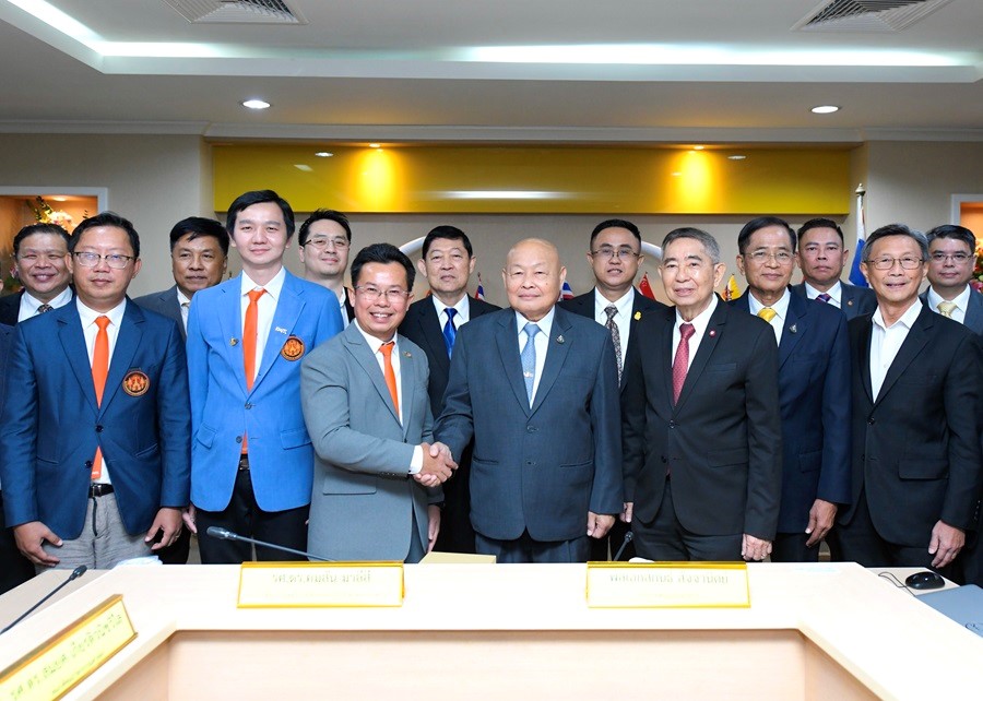 สถาบันเทคโนโลยีพระจอมเกล้าเจ้าคุณทหารลาดกระบัง (สจล.)