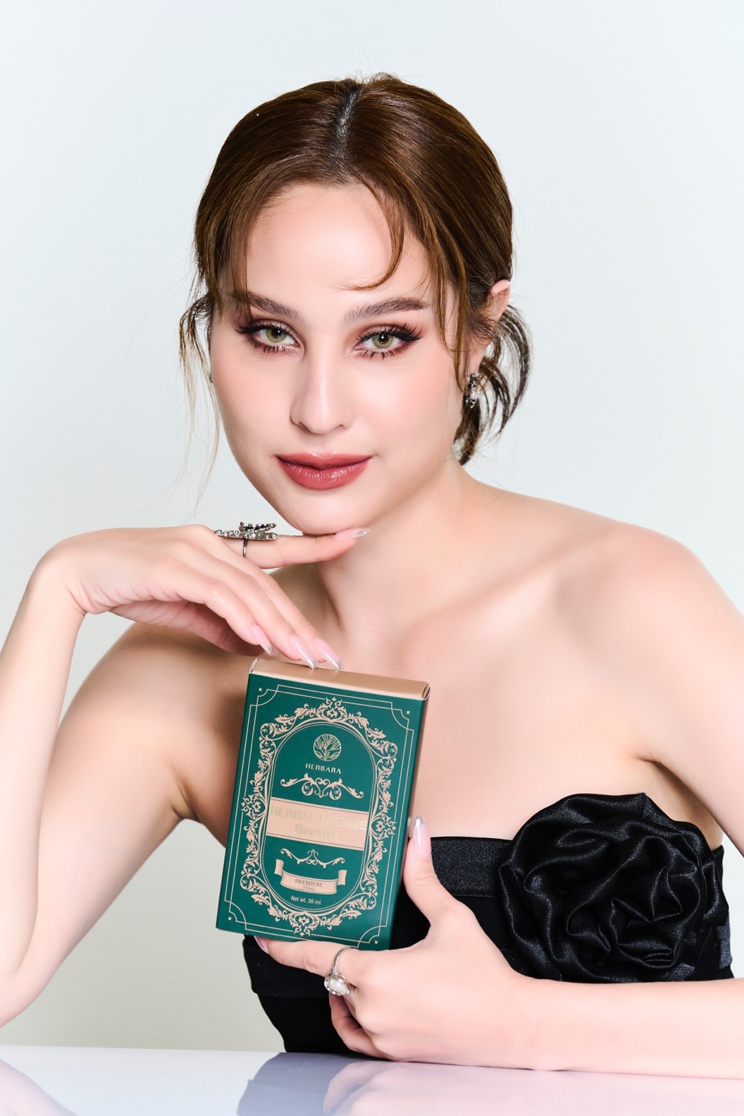 Herbara Herbal Intense Serum เซรั่มบำรุงผิวหน้าที่ขวัญเลือกใช้