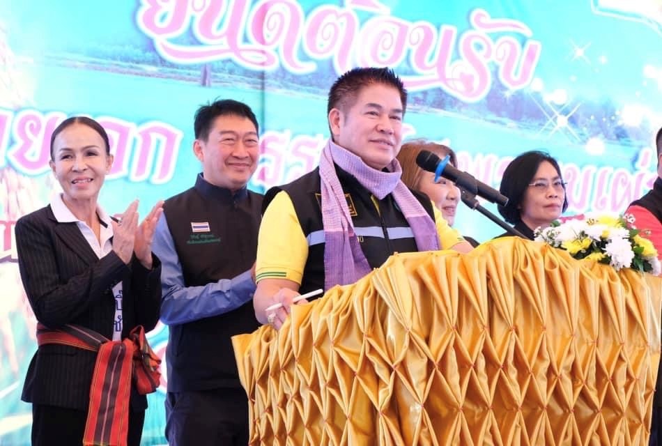 รมว.ธรรมนัสลงพื้นที่จังหวัดร้อยเอ็ดมอบนโยบายขับเคลื่อนงานสำคัญของรัฐบาล