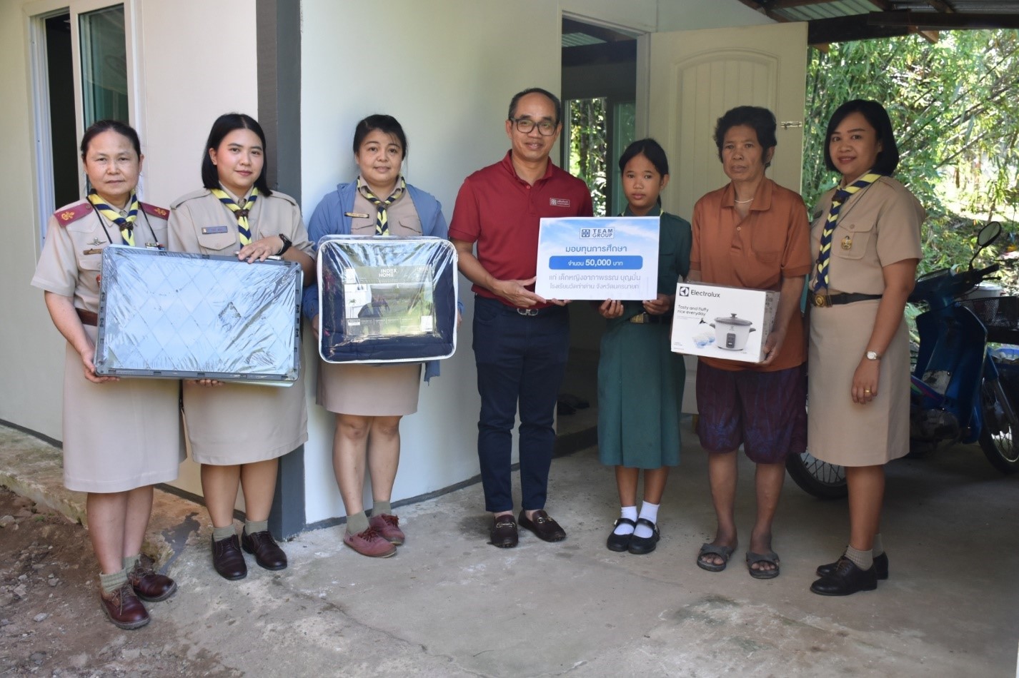 TEAMG – มูลนิธิกลุ่มทีมรวมใจ มอบทุนการศึกษาโรงเรียน 13 แห่ง