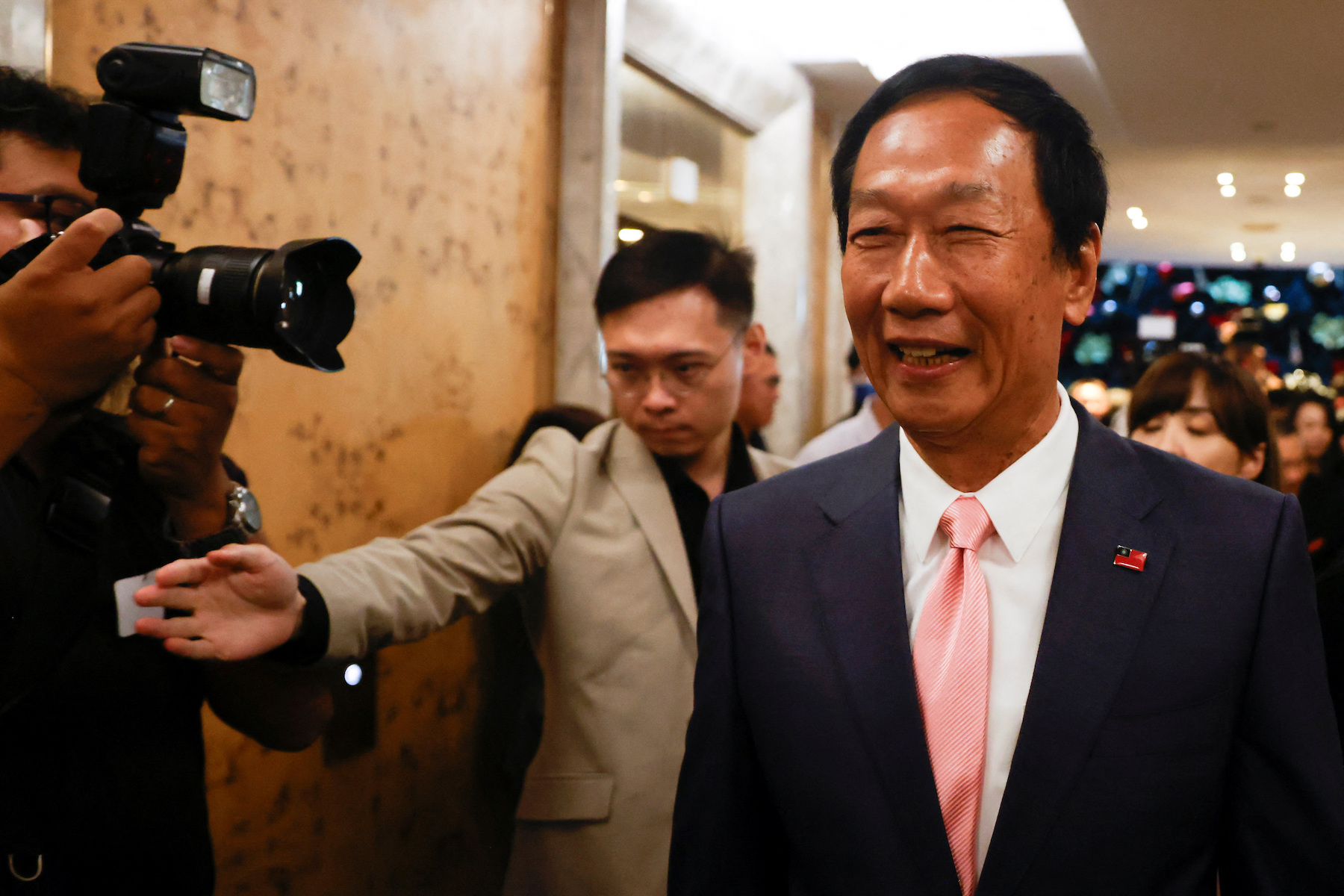 เทอร์รี กัว มหาเศรษฐีผู้ก่อตั้ง Foxconn ถอนตัวจากการชิงประธานาธิบดีไต้หวัน