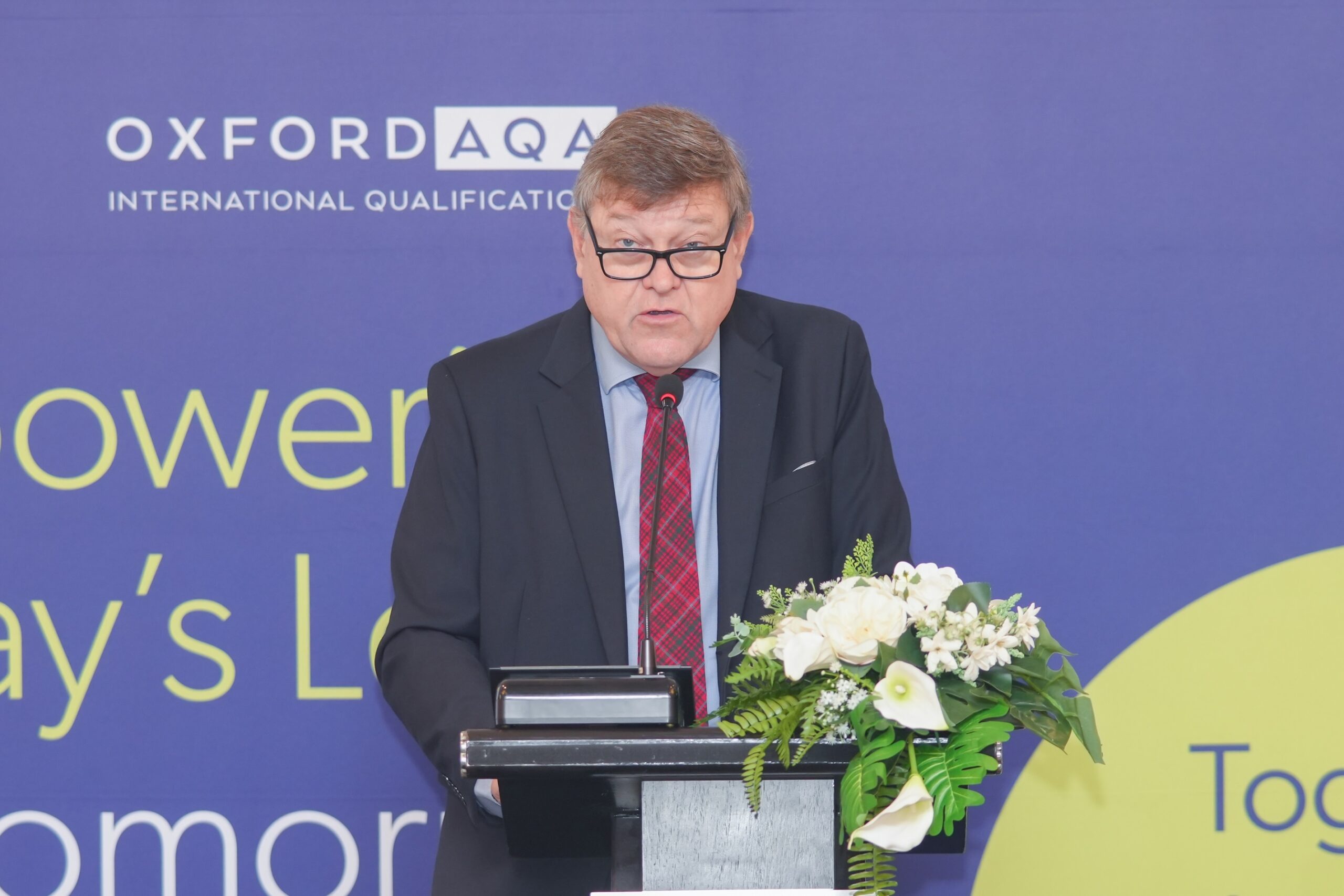 Andrew Coombe กรรมการผู้จัดการของ OxfordAQA