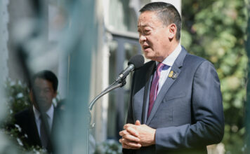 เศรษฐา ทวีสิน
