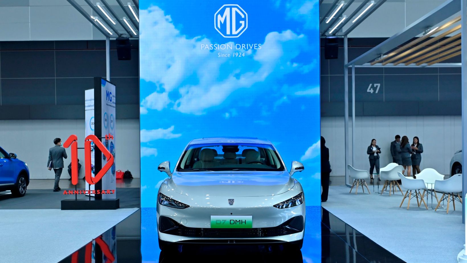 เอ็มจี เผยโฉม ROEWE D7 DMH ครั้งแรกในไทย วิ่งไกล 1,400 กม.