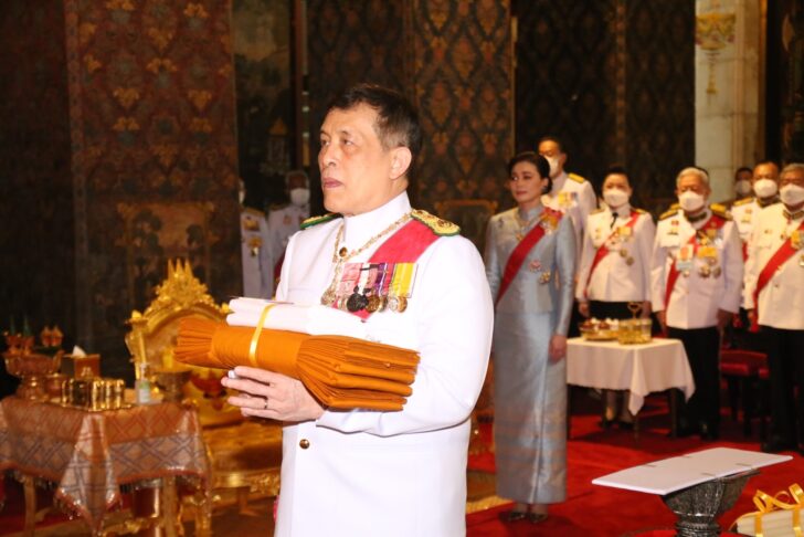 ในหลวง พระราชินี ในหลวง พระราชินี