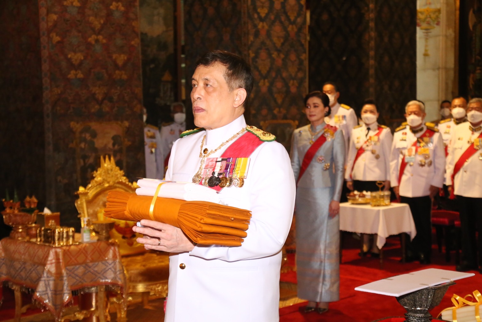 ในหลวง พระราชินี ทรงบำเพ็ญพระราชกุศลถวายผ้าพระกฐิน วัดบวร-วัดเทพศิรินทร์