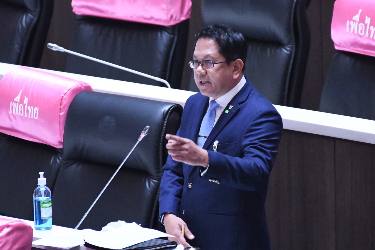 จิรายุ ห่วงทรัพย์ นั่งที่ปรึกษา พวงเพ็ชร ช่วยงานพีอาร์รัฐบาล