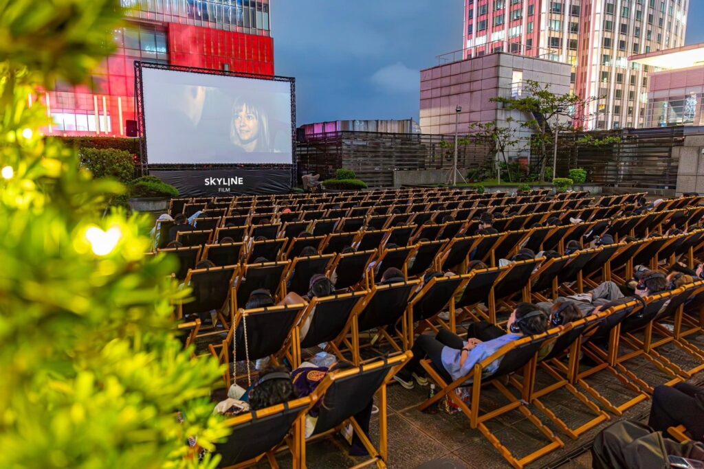 ดูหนังรักคลาสสิกบนดาดฟ้า