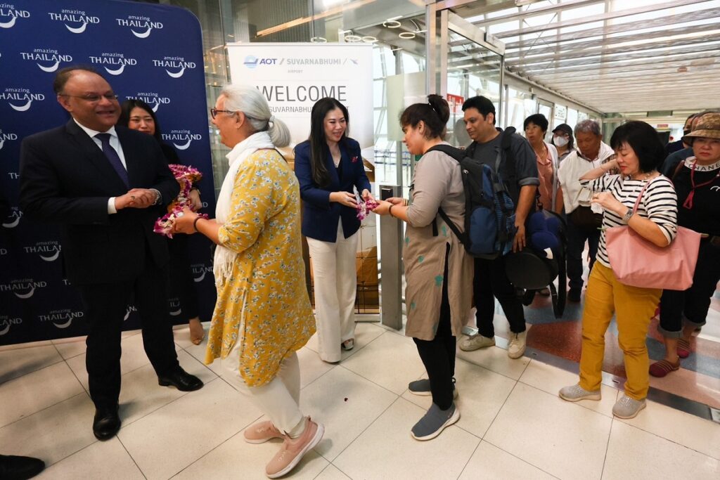ผู้บริหารททท.ให้การต้อนรับนักท่องเที่ยวอินเดีย ณ พื้นที่ผู้โดยสารขาเข้าสนามบินสุวรรณภูมิ