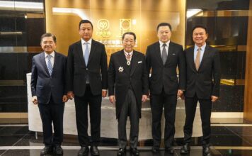 นายสุภกิต เจียรวนนท์ ประธานกรรมการ เครือเจริญโภคภัณฑ์ พร้อมด้วย นายหยาง เสี่ยวผิง รองประธานอาวุโส เครือเจริญโภคภัณฑ์  นายโรเบิร์ต เหอ  และนายโจ ชิบิน ร่วมแสดงความยินดีในโอกาสที่นายธนินท์ เจียรวนนท์ ได้รับเครื่องราชฯ ชั้นสูงจากญี่ปุ่น