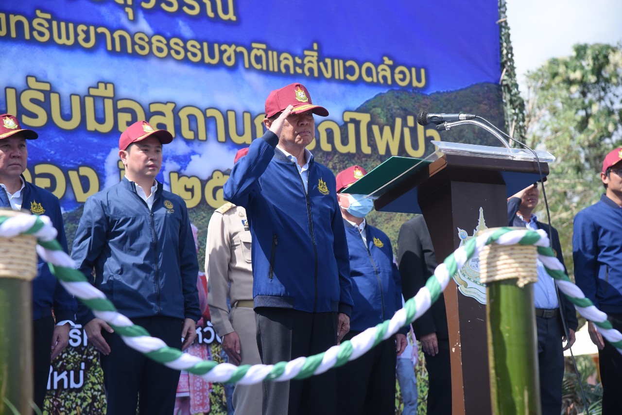 พัชรวาทลุยเชียงใหม่ ระดมทุกหน่วยรับมือไฟป่า PM 2.5 ขีดเส้นลดให้ได้ 50%