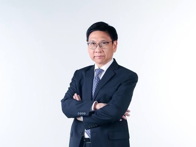 กุลิศ สมบัติศิริ