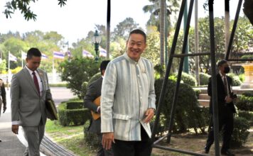 เศรษฐา ทวีสิน