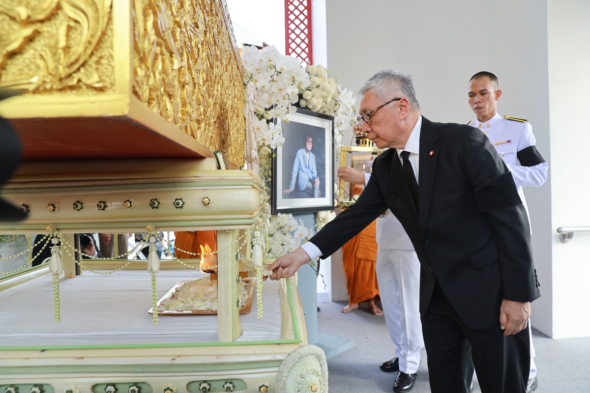 เพชร โอสถานุเคราะห์