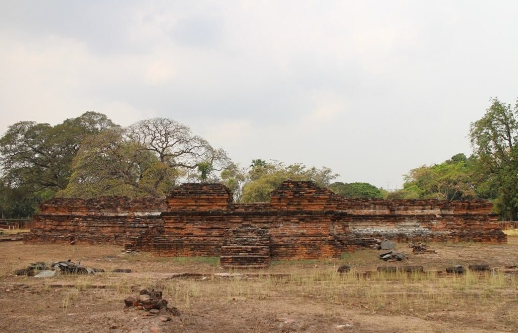 อาคารพระที่นั่งบรรยงก์รัตนาสน์ ในเขตพระราชวังหลวง กรุงศรีอยุธยา (ภาพโดย กำพล จัมปาพันธ์)
