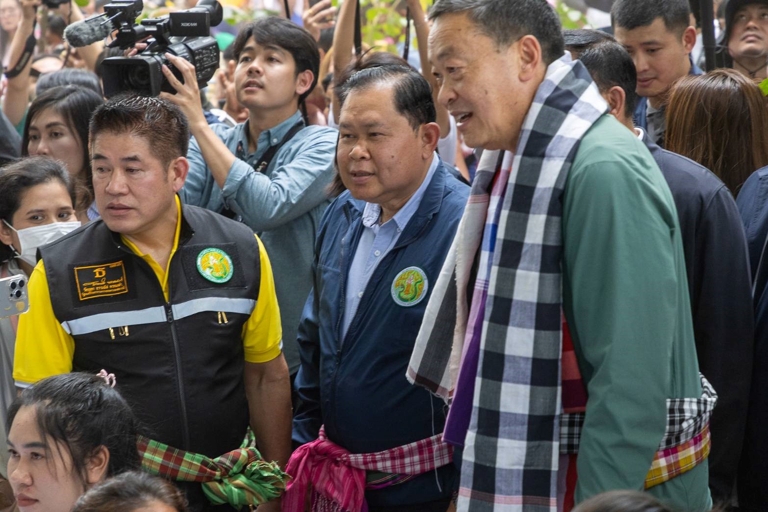 พ่อเมืองเศรษฐา ชื่นชม พ่อบ้านไชยา หลังเยี่ยม ชมแก้ปัญหาเพื่อชาวหนองบัวลำภู