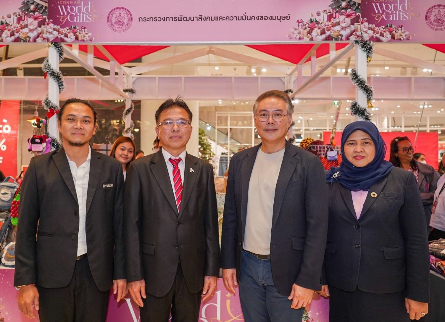 ไอคอนสยามร่วมกับ พม. และพันธมิตร จัดงาน ICONSIAM WORLD OF GIFTS 2023