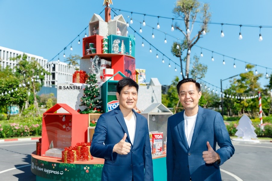 TOA แสนสิริ ตอกย้ำผู้นำรักษ์โลก ใช้กล่องนมเนรมิตต้นคริสต์มาสยักษ์