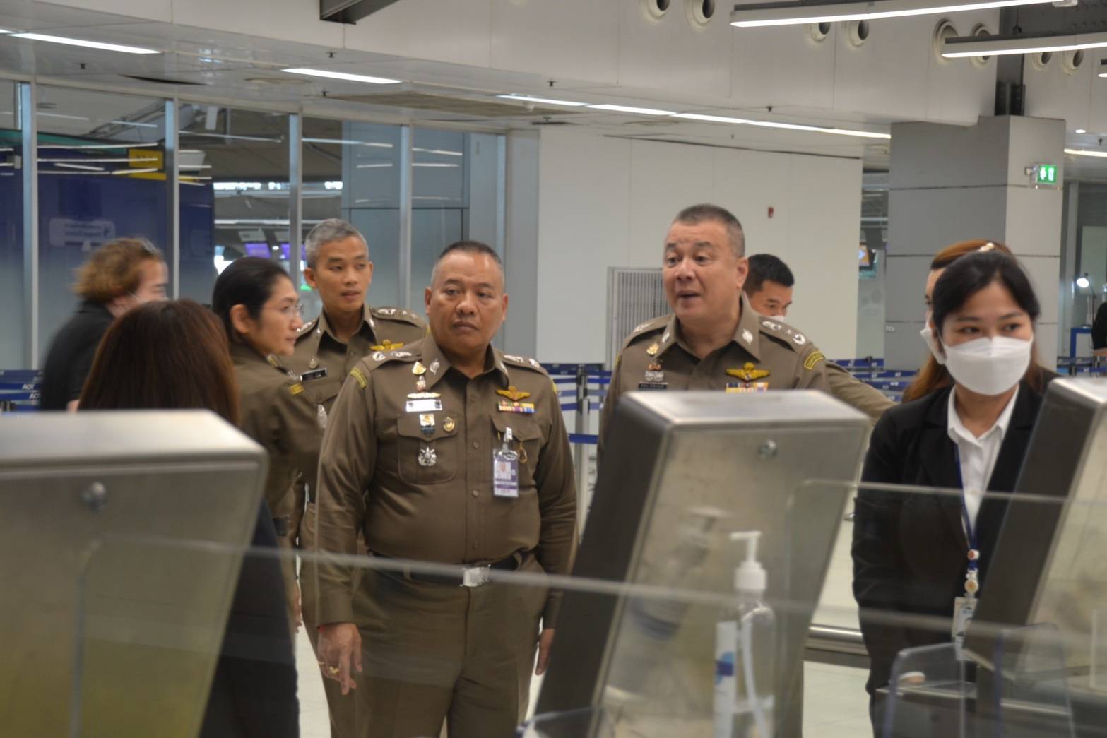 ผบช.สตม.ตรวจช่องออร์โตขาออกต่างชาติ สุวรรณภูมิ ตามคำสั่ง เศรษฐา รับปีใหม่