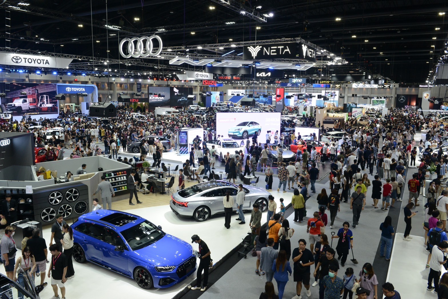 โค้งท้าย MOTOR EXPO 2023 ตลาดรถหรู BENZ-BMW แข่งเดือด